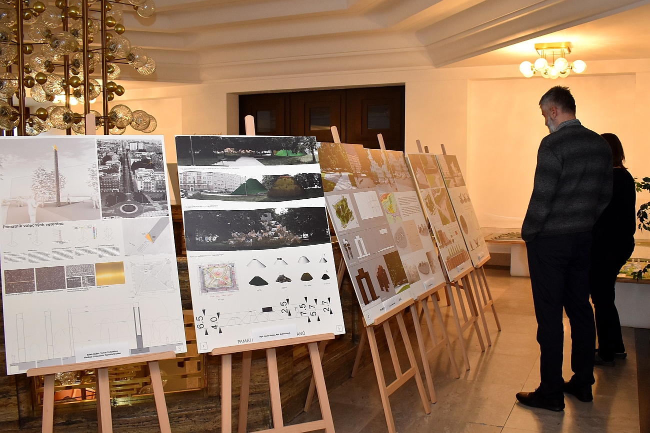 Výstava soutěžních návrhů na památník veteránů. Foto: René Strejskal Výstava soutěžních návrhů na památník veteránů. Foto: René Strejskal